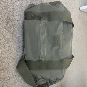 Beis Sport Duffle Backpack 
in Olive